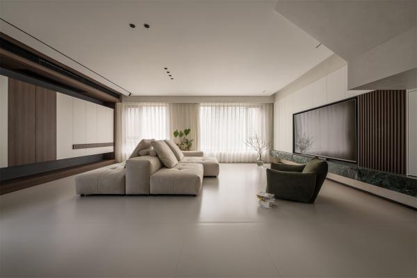 建發(fā)央著