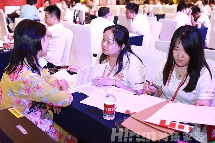 為中國定制家裝“起而行”，長沙裝修設(shè)計公司鴻揚定制產(chǎn)品全國首發(fā)！