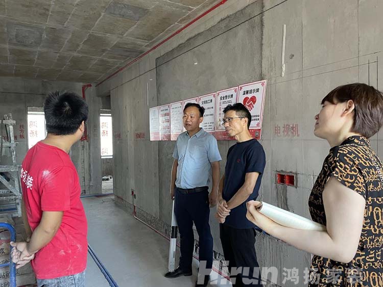 高標交付 一線落地丨尊重愛護優(yōu)秀工匠，踐行“高標準 選鴻揚”