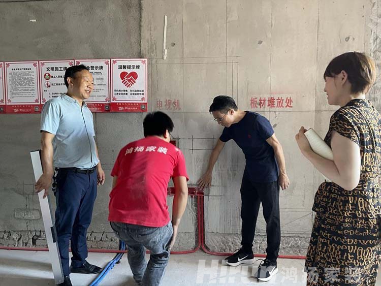 高標交付 一線落地丨尊重愛護優(yōu)秀工匠，踐行“高標準 選鴻揚”