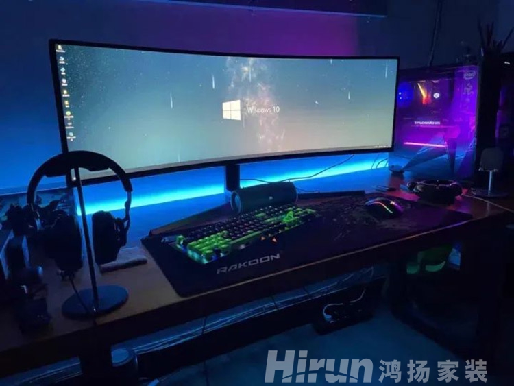 喂！來我家超厲害的電競房一起開黑嗎？！