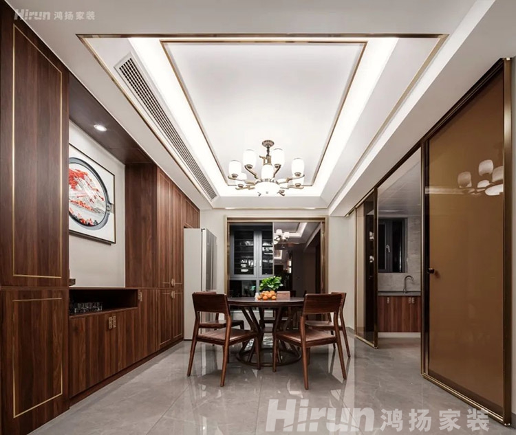 130㎡新中式家裝設(shè)計，客餐廳儒雅有禪意，隔墻裝出獨(dú)立小玄關(guān)，效果好極了！