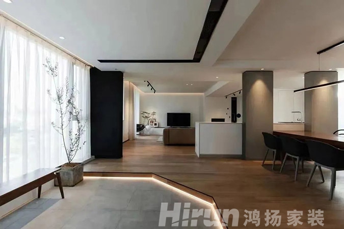 救命！一個踢腳線都能搞成這樣，我是真的沒想到?。?/></p><p>　　<strong>走道</strong><br/><br/>　　走道作為踢腳線燈必不可少的位置，溫馨舒適的燈光氛圍，不僅點(diǎn)亮整個通道，還能在夜晚還能起到地?zé)舻男Ч恳徊蕉疾饶茉诠鈺灷?，想想都能讓人心情很好?/p><p style=